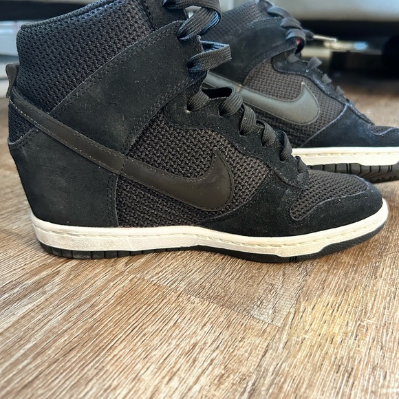 Woman Nike shoes 7.5 - Picture 2 of 4